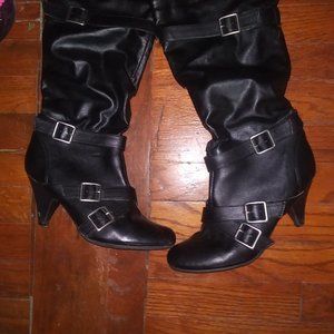 7.5 black round toe buckle boots